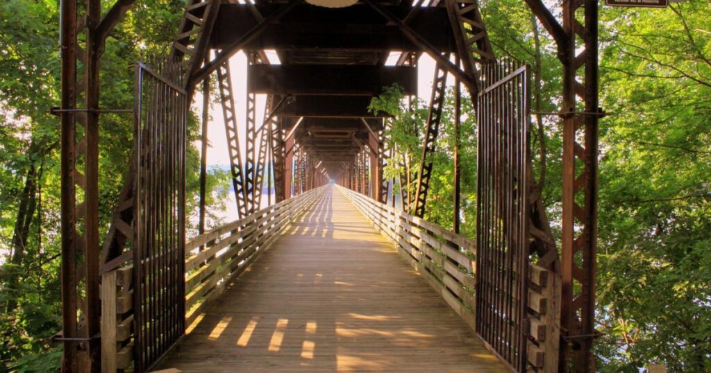 Old-Railroad-Bridge-in-Sheffield,-Alabama