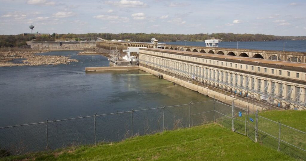 Wilson-Lock-&-Dam-in-Muscle-Shoals,-Alabama