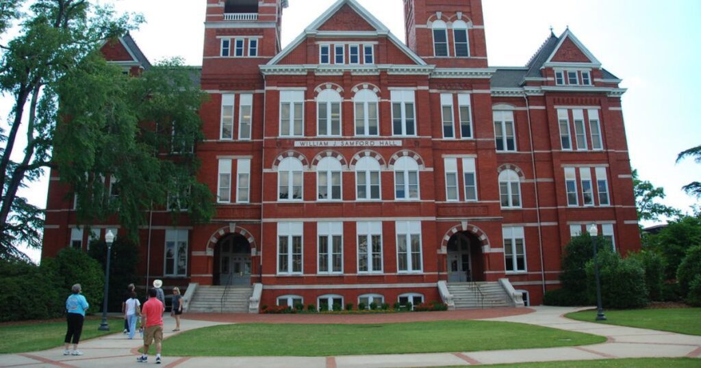 Samford-Lawn-in-Auburn-University