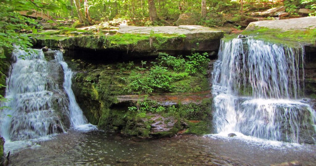 Diamond-Notch-Falls-in-summer