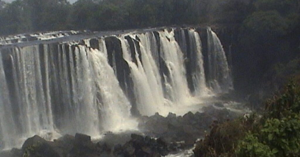 Lumangwe-falls-on-the-Kalungwishi-river