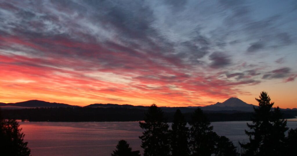 Sunrise-over-Lake-Washington