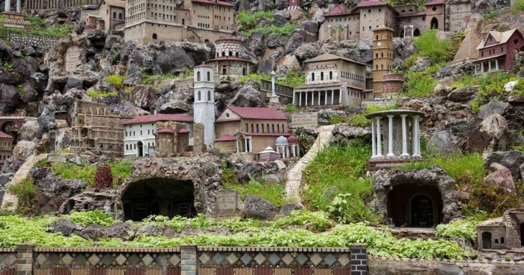 ave-maria-grotto-cullman