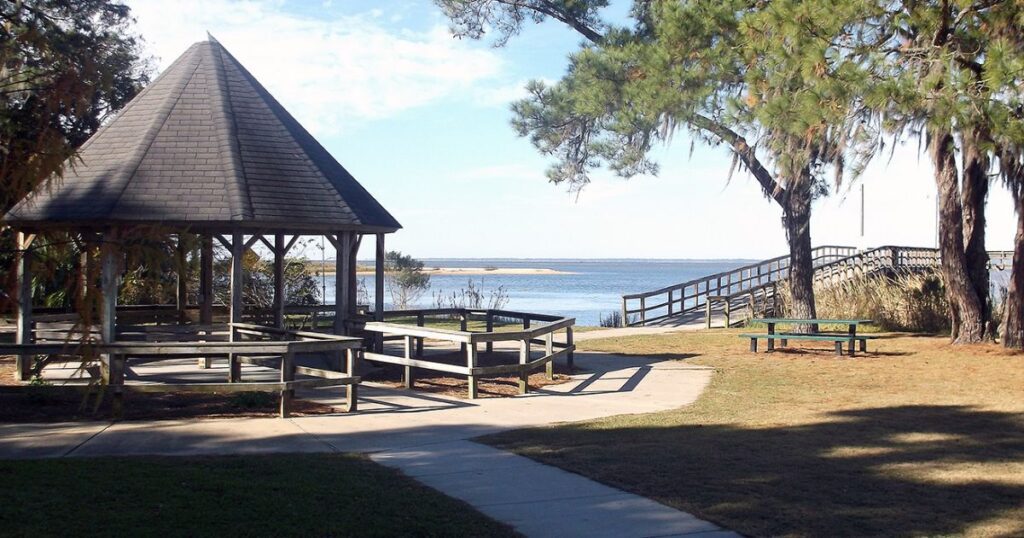 Daphne-Bayfront-Park,-AL