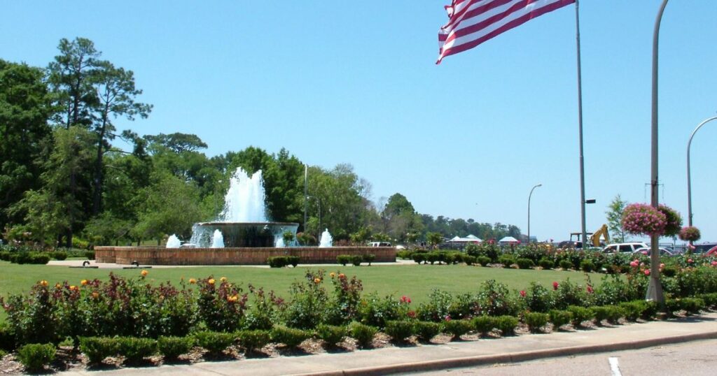 Fairhope-Municipal-Pier-Fountain